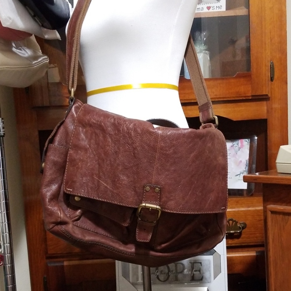 PRICE FIRM** Fossil Messenger Bag